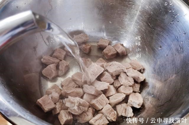  土豆|土豆炖牛肉家常做法简单几步，牛肉软烂，土豆绵糯，味道鲜香