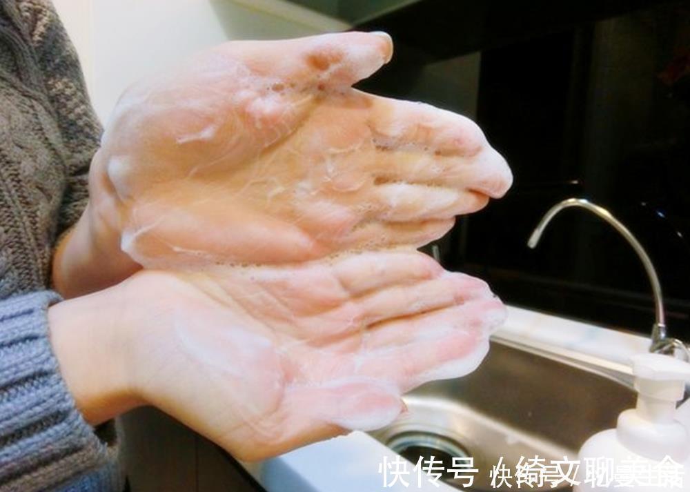 宝宝|娃每次换尿不湿前都要“洗屁屁”?小心过犹不及,做的父母快停手