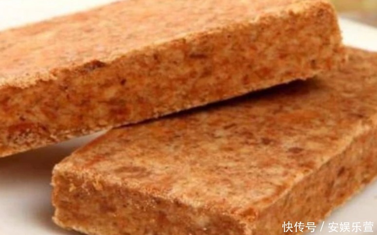 军用压缩饼干真能抗饿48小时？放沸水煮开后，可算知道真相