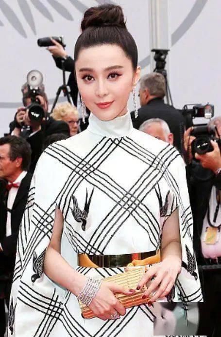 一剪就老十岁的4种发型,爱美女生千万不要留!