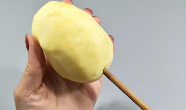 土豆|切了多年土豆丝才知道,土豆插根筷子还有这种妙用,看完分享家人