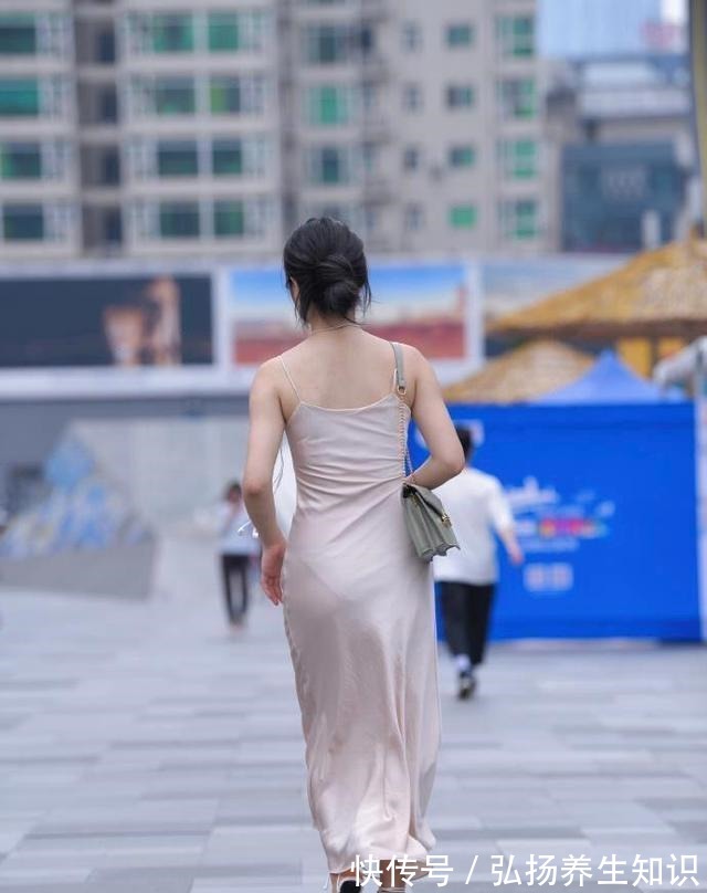 小姐姐 美女裙子选的“合适”,穿在身上完全不担心掉价!