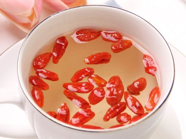 枸杞泡水|你真的会吃葡萄干吗解锁葡萄干的正确吃法，堪称”冬虫夏草“