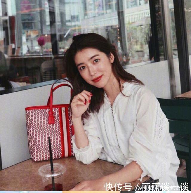 日本火了一位港风博主，基础款只要抹上红唇就时髦，大方又气质