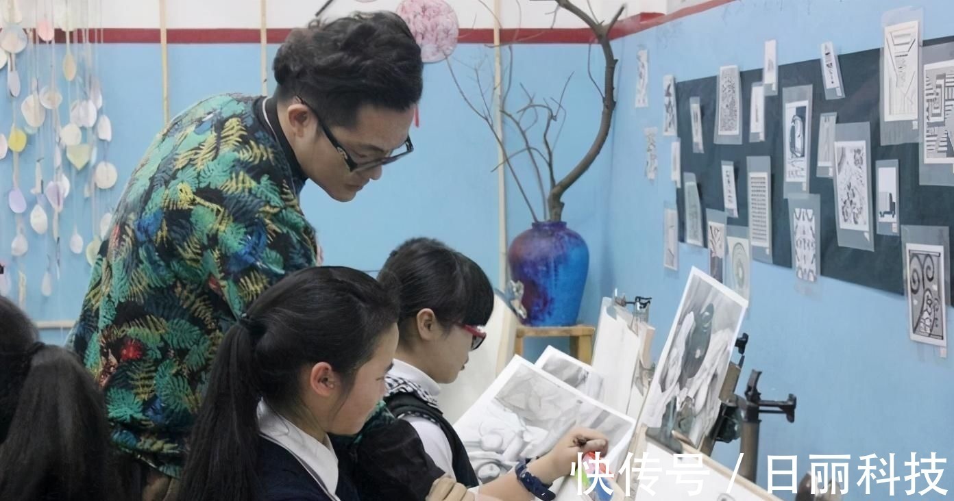 阅卷老师$当学渣美术生迷上画偶像,画面变得一言难尽,网友:你个假粉丝