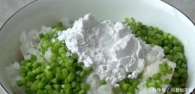 做法|白萝卜最好吃的做法,不水煮不油炸,鲜嫩又多汁,一口一个真过瘾