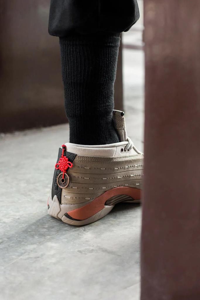 永远滴神！兵马俑 AJ 套装上脚太帅了！冠希刚晒出隐藏玩法！