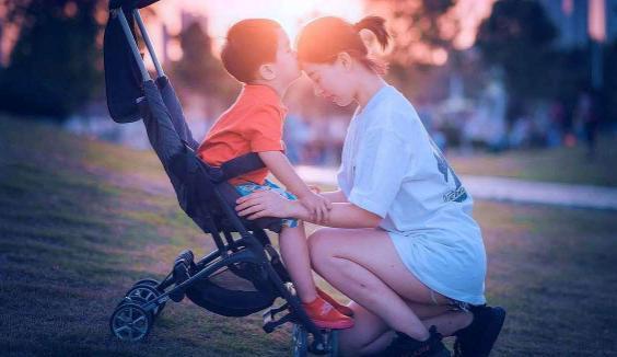 父母|“柳”姓爸爸给娃取名太绝了,老师看后尴尬不已直言:叫不出口