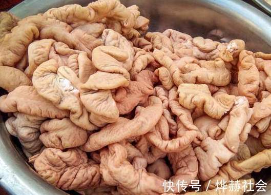 爆炒猪大肠|清洗猪大肠，别只会加醋，教你一招，大肠不油腻，腥臭味自动去除