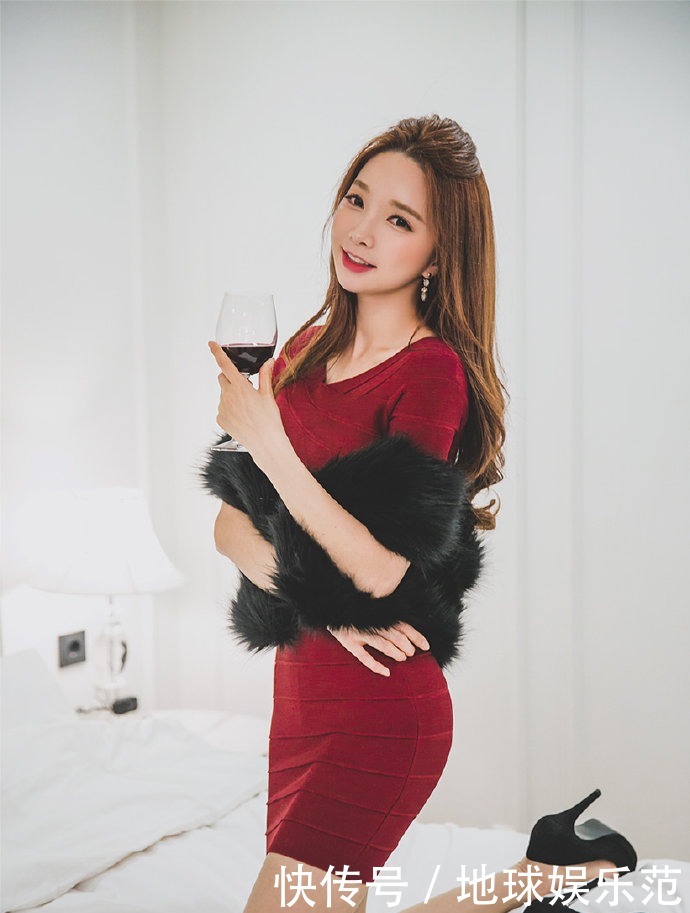 a6462|一抹红色连衣裙的金发小姐姐风情万种