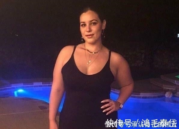 健身|美国女孩痴迷于深蹲健身,身材凹凸有致的她,体重75KG