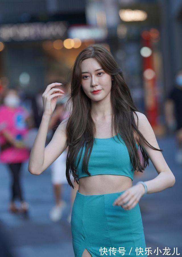 装扮 穿出时尚魅力的连衣裙装扮,展示姑娘华美身姿,时尚漂亮