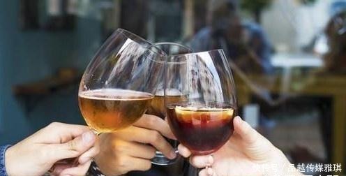 男人|酒桌上被问:酒都不喝,你算什么男人?牢记两句天规让你反败为胜