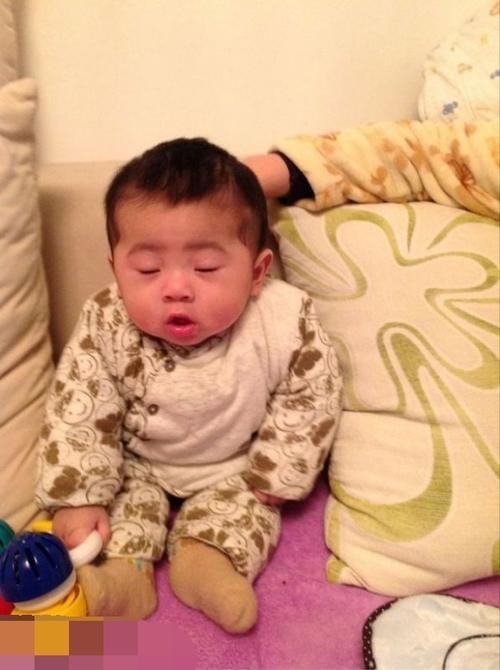 睡眠质量|宝宝的睡姿能有多“超纲”?掀被子的瞬间,仿佛在开盲盒