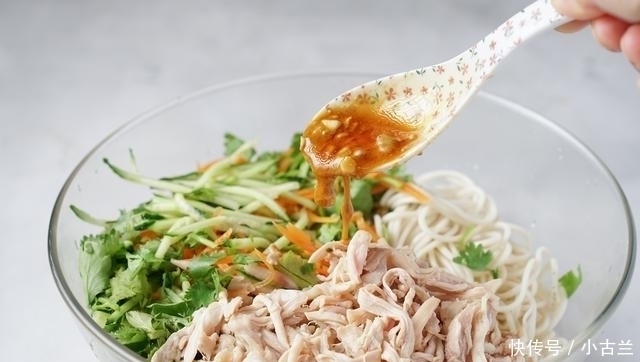 酱料|夏天就馋这碗面,麻辣鲜香,吃起来好过瘾,原来加了这味酱料