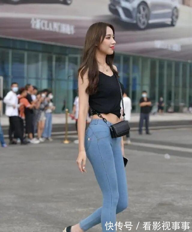 打底裤 高腰的打底裤设计显得飘逸有型,优雅气质完美展露出来,更有美感!