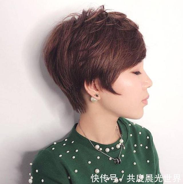 烫发|女人过了40岁,过年别烫“大妈卷”,这4款更适合走亲访友