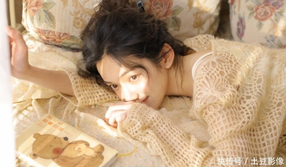 美腿|美颜:混血美女,性感香肩,美腿镂空衫,美不胜收