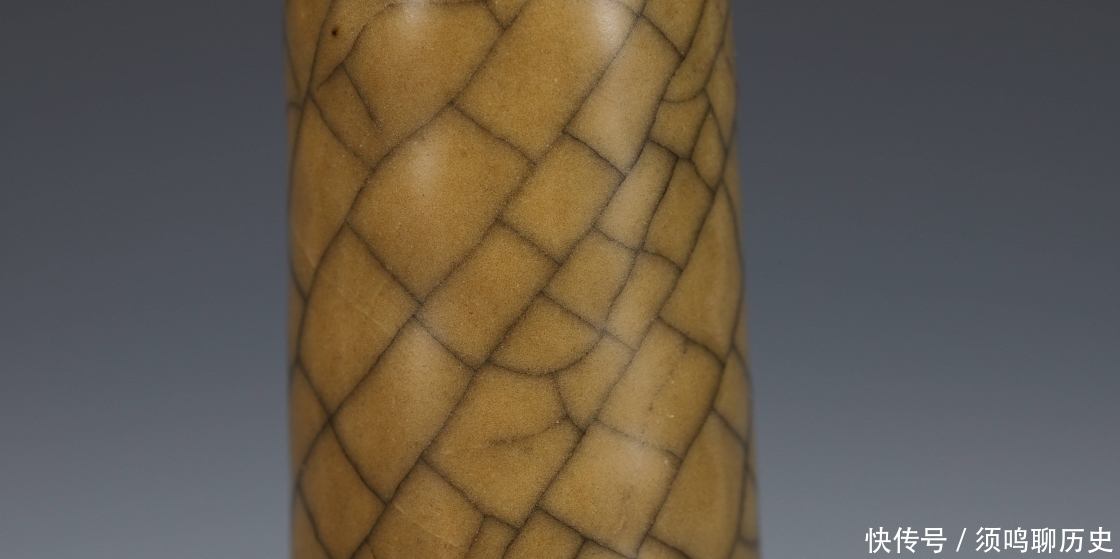  清中期 黄哥釉长颈瓶