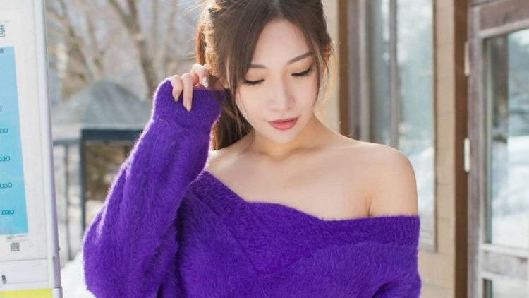性感|小姐姐爱穿露肩毛衣, 秀出性感锁骨, 魅力迷人