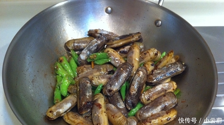 蛏子|老太太用这种方法，来做豉椒炒蛏子小海鲜的惹味吃法