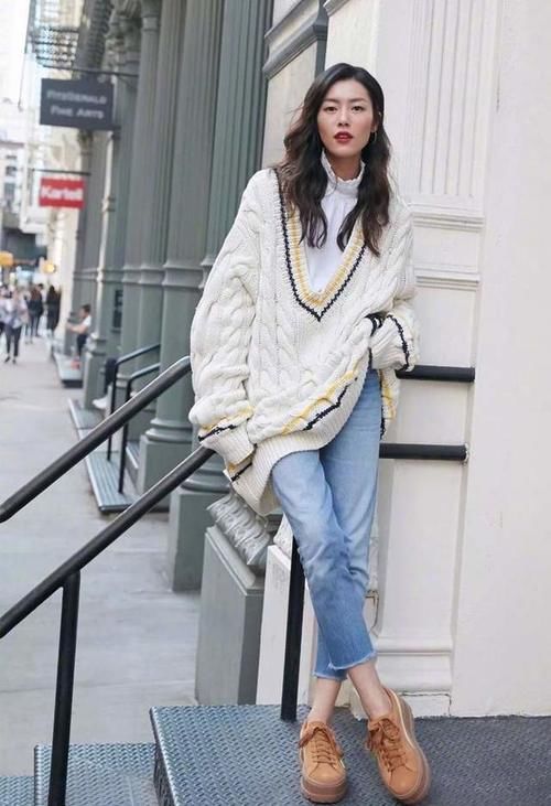 还在单穿毛衣？“衬衫＋毛衣”的叠搭才够吸睛！时髦显瘦还洋气