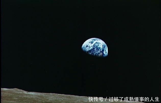 从太空看地球是什么样子的?离地球多远还能用肉眼看到它?