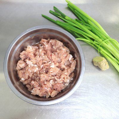 黄豆酱|#不容错过的鲜美滋味# 喷香有营养的猪肉干笋全麦包子