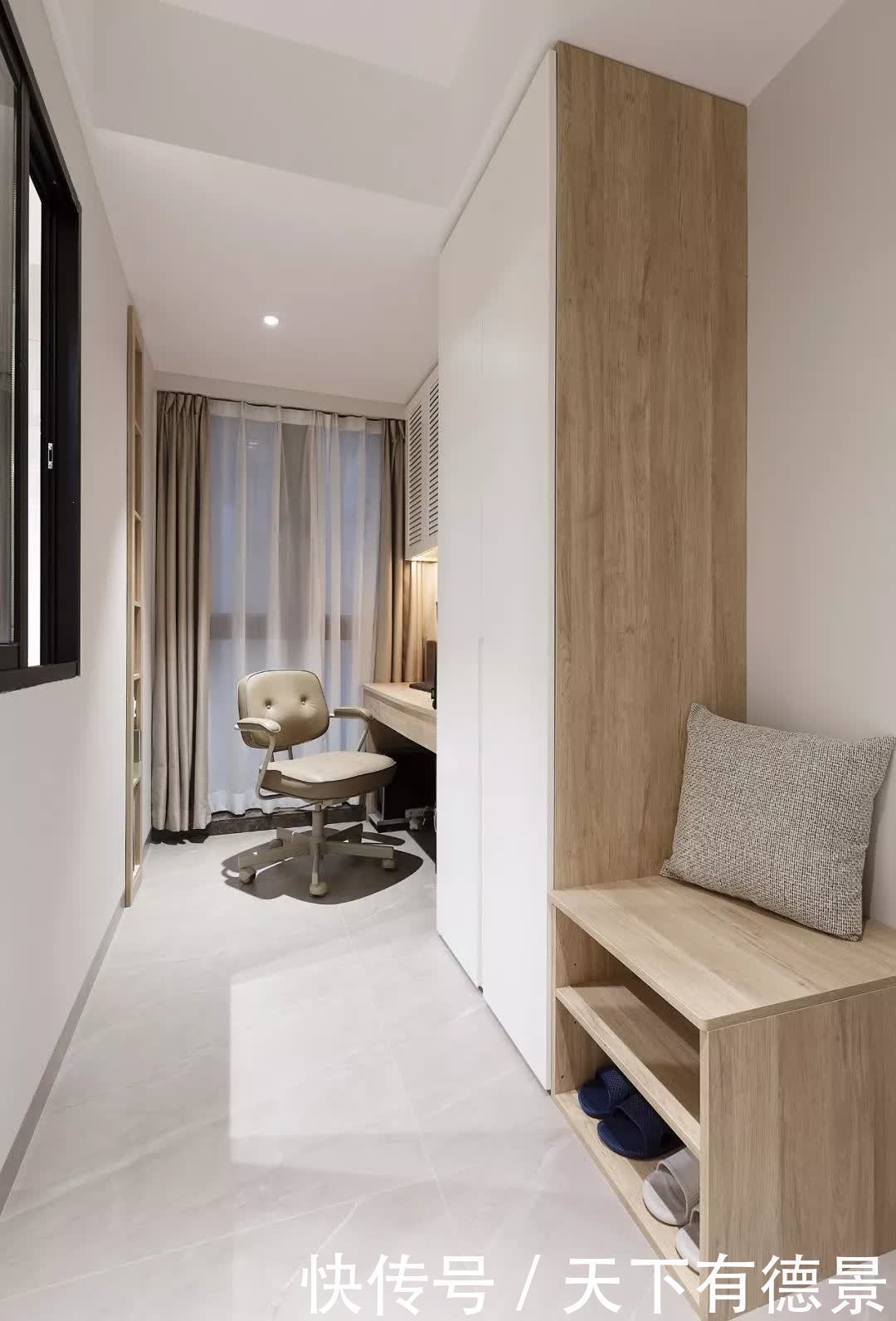 书房|79平现代两室,入户阳台改书房,厨房玻璃墙,让空间视觉翻倍