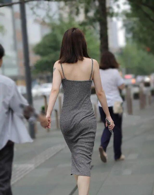 搭配|超时髦的连衣裙穿搭，让造型显得低调耐看，气质凸显