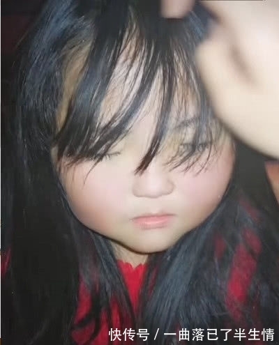 小萝莉|奇闻:小萝莉天生“异瞳”,当她睁开眼的瞬间,感受到二次元气息