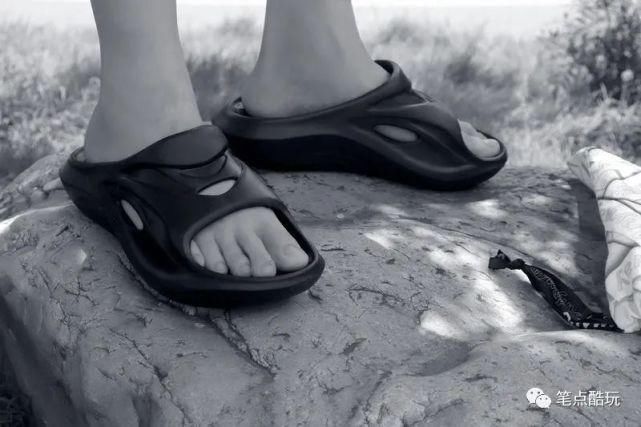 拖鞋|换鞋解乏，缓解脚压，咕咚运动舒缓拖鞋体验