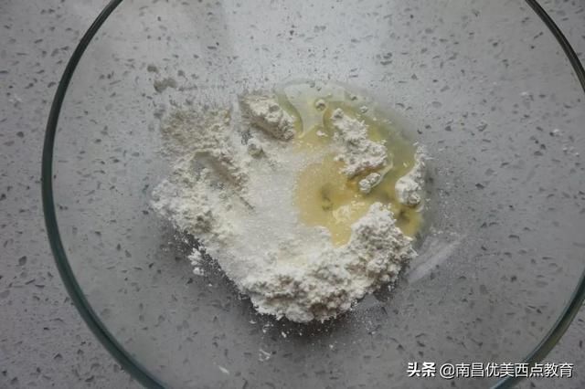 韩国爆款!菠萝酥粒面包,柔软细腻,酸甜油润,口感一绝