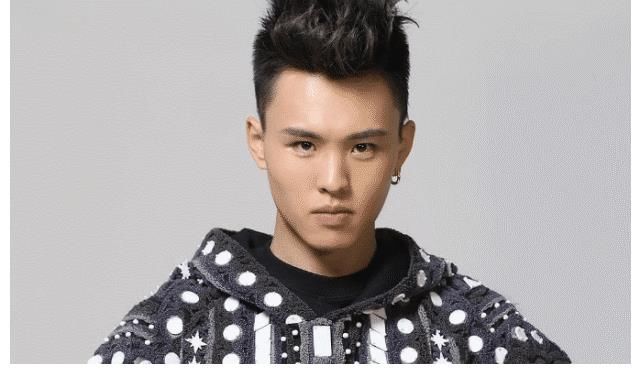 他因《中國好聲音》出名，靠一首歌走紅，作品火了之后他卻沒了熱度