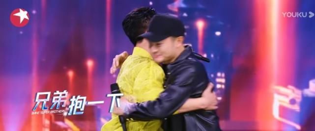 《追光吧!哥哥》:虽然有点糊,但成了三对儿CP!