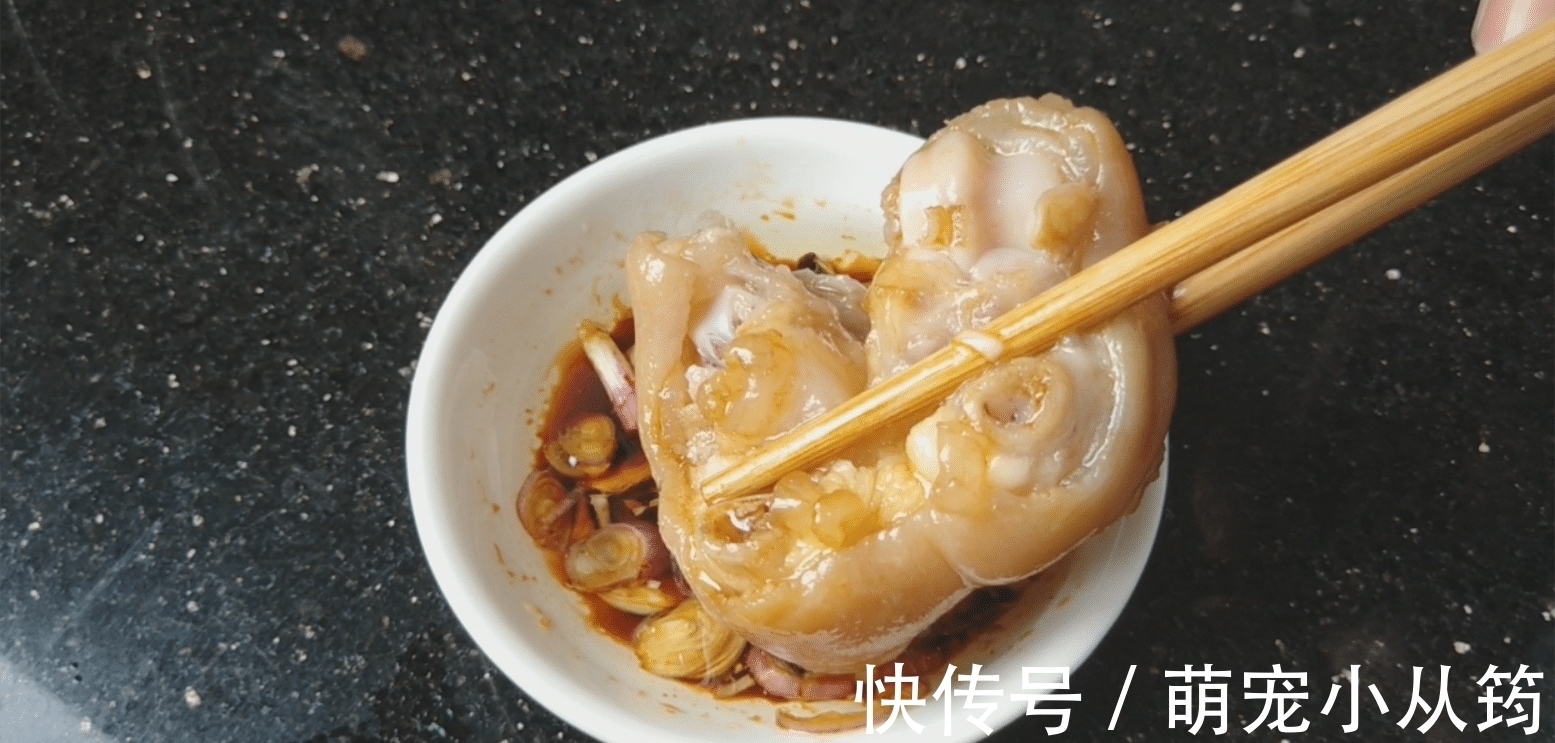 猪脚汤怎样煲好喝？告诉你配料与做法，掌握好这3点，汤美肉香