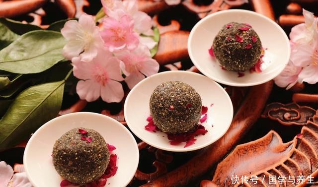 冬天常吃黑芝麻丸，教你三黑配方，不用九蒸九晒，做法太简单了