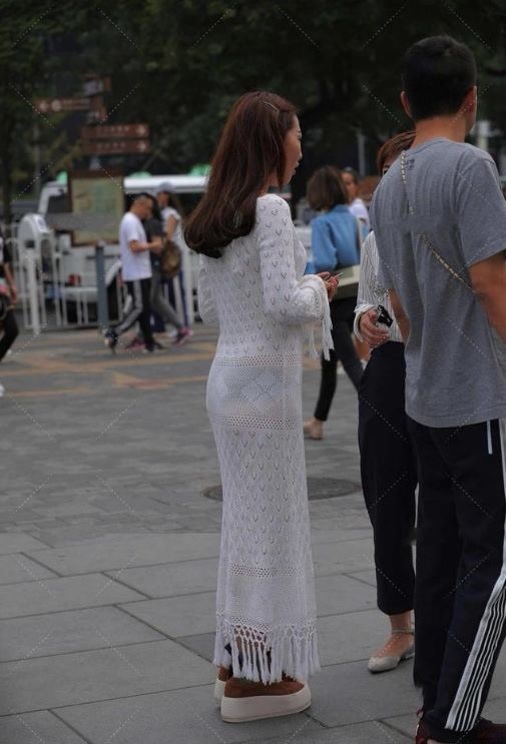 修身长裙 深灰色修身长裙,上身舒适,时尚大气