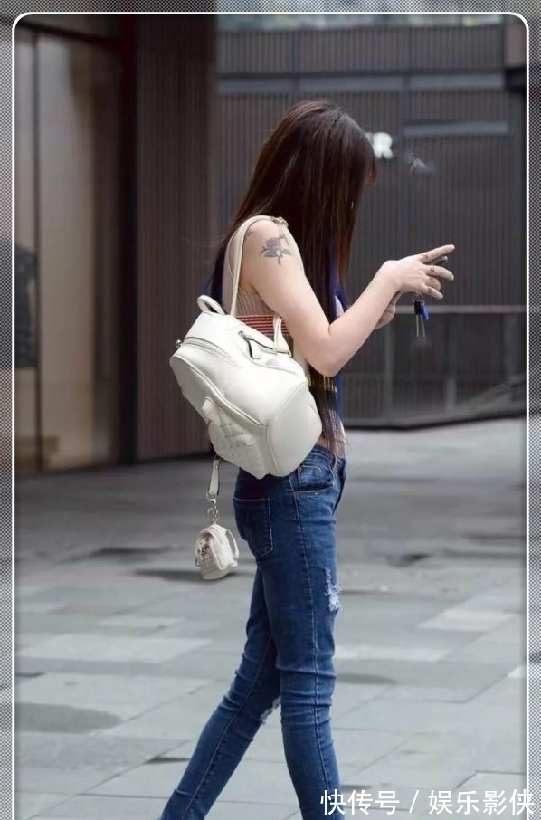 牛仔裤 牛仔裤已经不兴搭白T，换上这件“彩虹衫”，你就是街上最靓的仔