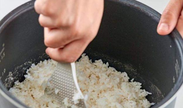 蒸米饭，别直接加水蒸！做好3点，颗粒分明，又香又软，还不粘锅