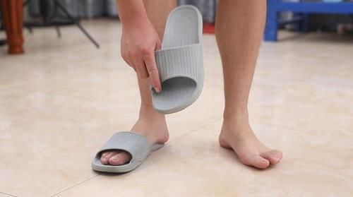 洗洁精|清水拖地等于“白拖”,在水里倒一点,地面干净不留水渍,太棒了