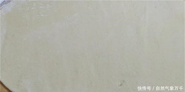 面团|玉米面饼这样做，加多一种材料，口感丰富，吃着蓬松柔软，真香