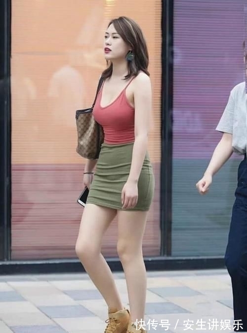 连衣裙 一条“御姐范”的连衣裙,微胖女神穿出了自己的“特点”