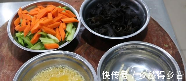 红干椒|冬天多吃芹菜身体好,分享5种芹菜做法,清爽解腻,孩子不挑食!