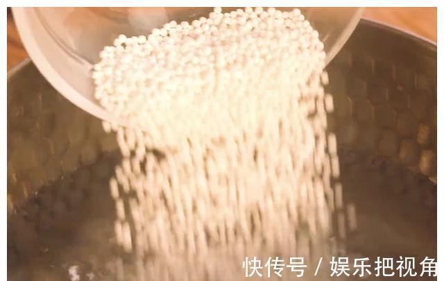 孩子爱吃的椰汁西米糕，软嫩甜香，营养又解馋，吃了一次还想吃