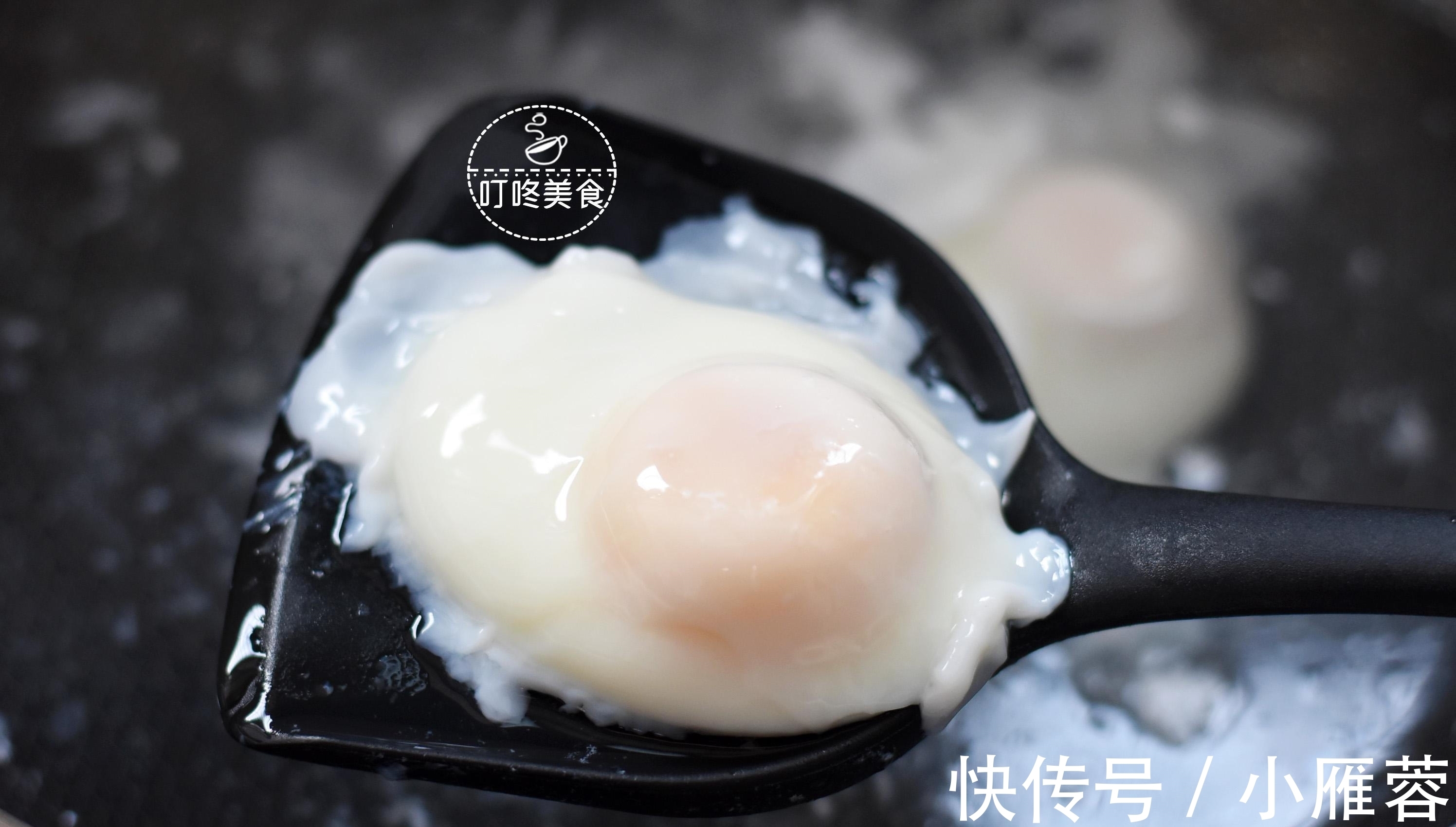 火关|水煮荷包蛋，煮不圆还冒白沫？学会这个小窍门，保准完整还不粘锅