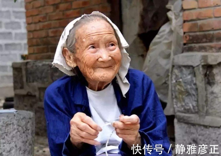 食物|90岁高龄老人长寿心得远离2种食物，多做1事，长寿更健康