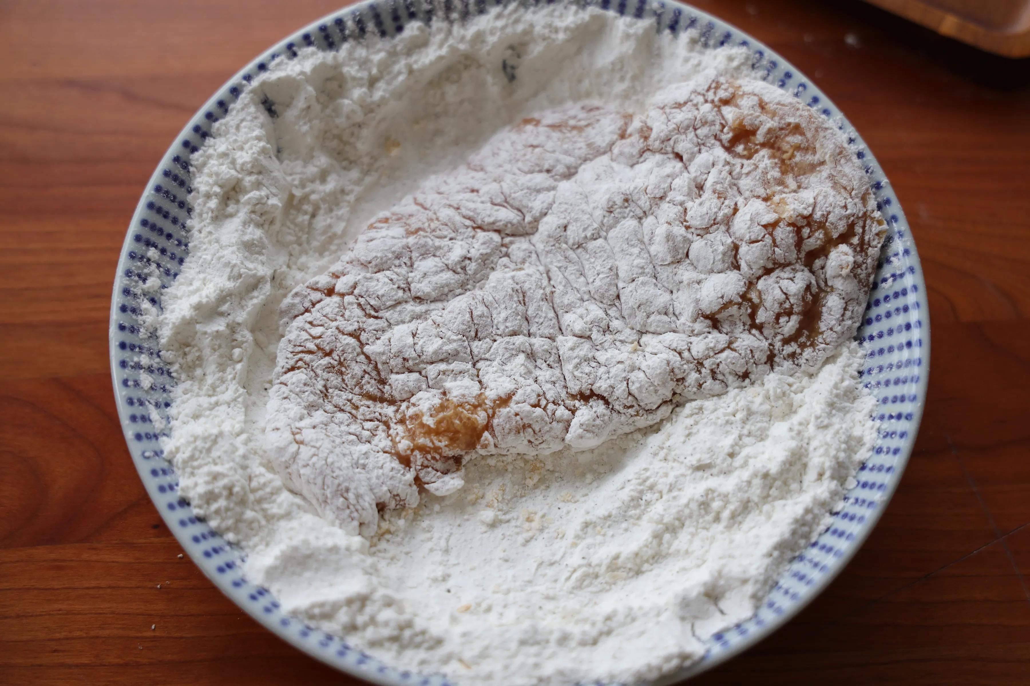 几元的鸡胸肉,简单做下,上桌成了抢手菜,外皮酥脆里面软嫩好吃