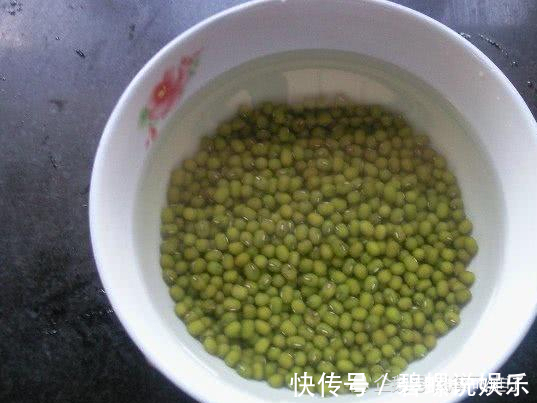 出芽率|终于找到发绿豆芽出芽率高的方法了，4天就能吃，口感脆嫩又健康