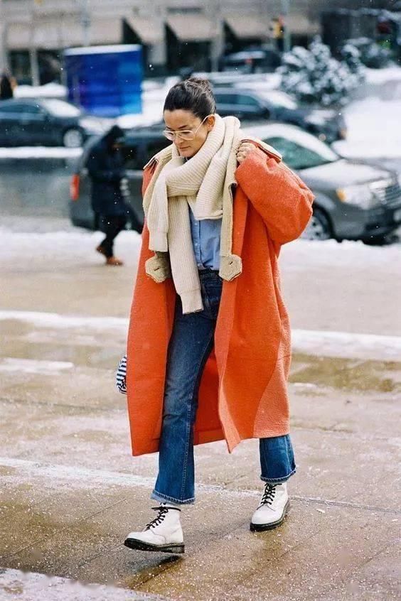  黑色|比驼色显白，比黑色高级，大衣今年流行这5个颜色！